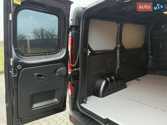 Черный Рено Трафик, объемом двигателя 2 л и пробегом 198 тыс. км за 21850 $, фото 100 на Automoto.ua