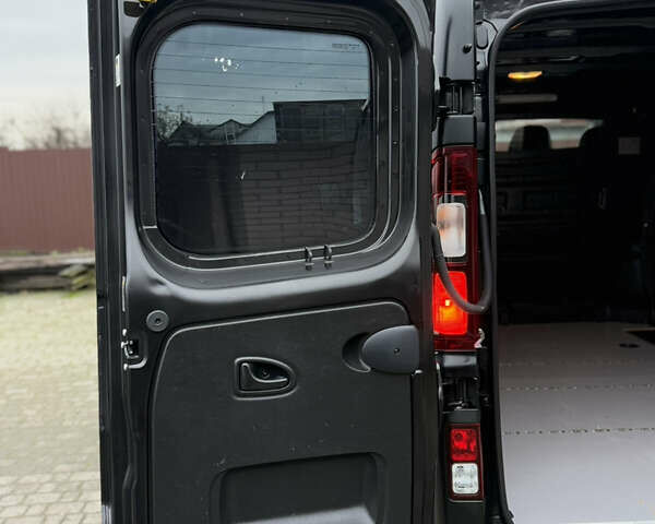 Черный Рено Трафик, объемом двигателя 2 л и пробегом 198 тыс. км за 21850 $, фото 108 на Automoto.ua