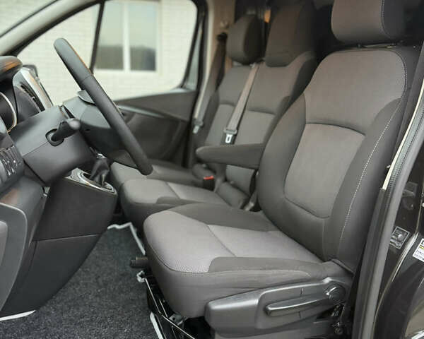 Черный Рено Трафик, объемом двигателя 2 л и пробегом 198 тыс. км за 21850 $, фото 62 на Automoto.ua