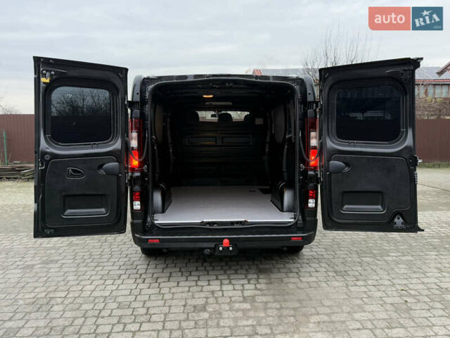 Черный Рено Трафик, объемом двигателя 2 л и пробегом 198 тыс. км за 21850 $, фото 102 на Automoto.ua