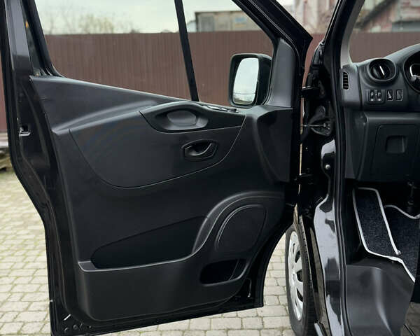 Черный Рено Трафик, объемом двигателя 2 л и пробегом 198 тыс. км за 21850 $, фото 58 на Automoto.ua