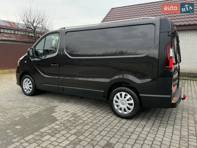 Черный Рено Трафик, объемом двигателя 2 л и пробегом 198 тыс. км за 21850 $, фото 139 на Automoto.ua