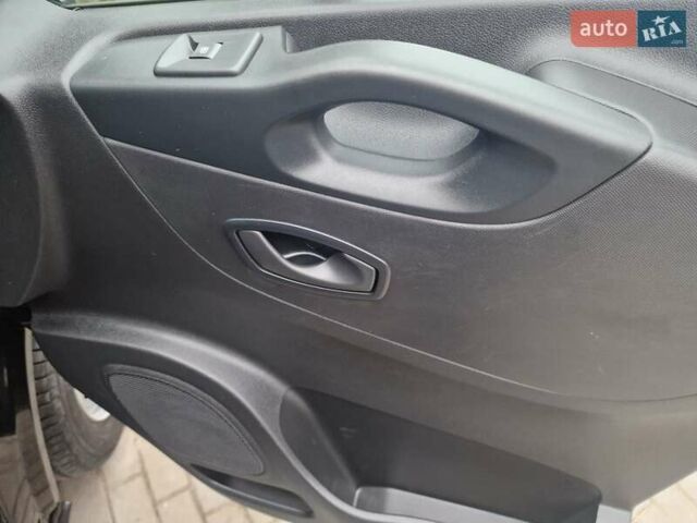 Черный Рено Трафик, объемом двигателя 0 л и пробегом 195 тыс. км за 19899 $, фото 15 на Automoto.ua