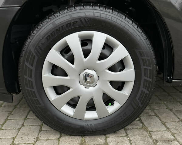 Черный Рено Трафик, объемом двигателя 2 л и пробегом 198 тыс. км за 21850 $, фото 116 на Automoto.ua