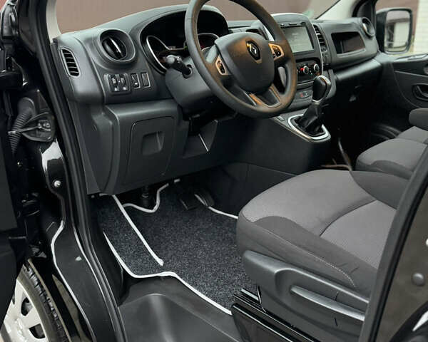 Черный Рено Трафик, объемом двигателя 2 л и пробегом 198 тыс. км за 21850 $, фото 63 на Automoto.ua