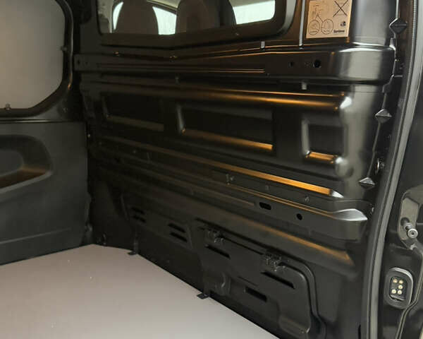 Черный Рено Трафик, объемом двигателя 2 л и пробегом 198 тыс. км за 21850 $, фото 93 на Automoto.ua