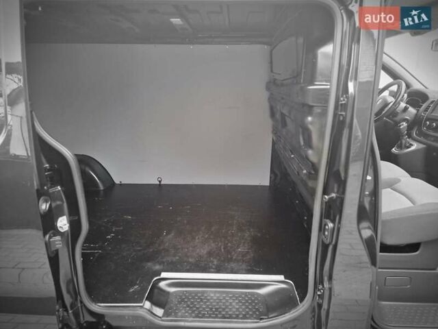 Черный Рено Трафик, объемом двигателя 0 л и пробегом 195 тыс. км за 19899 $, фото 3 на Automoto.ua