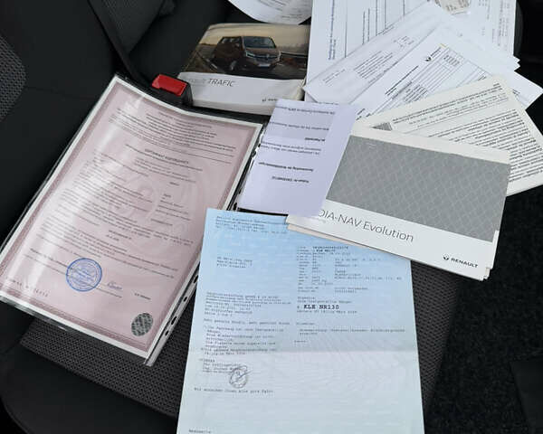 Черный Рено Трафик, объемом двигателя 2 л и пробегом 198 тыс. км за 21850 $, фото 88 на Automoto.ua