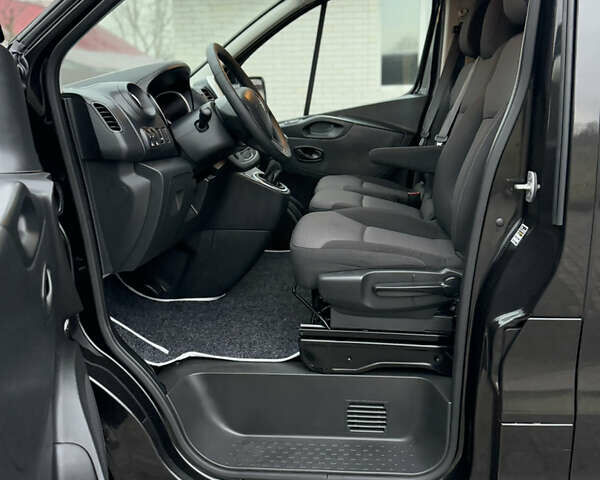 Черный Рено Трафик, объемом двигателя 2 л и пробегом 198 тыс. км за 21850 $, фото 60 на Automoto.ua