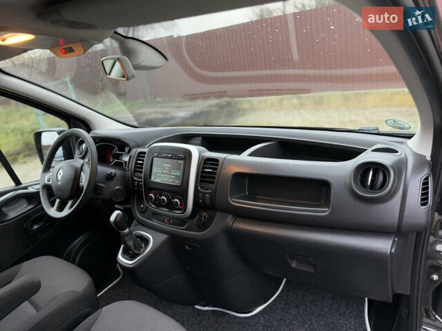 Черный Рено Трафик, объемом двигателя 2 л и пробегом 198 тыс. км за 21850 $, фото 55 на Automoto.ua