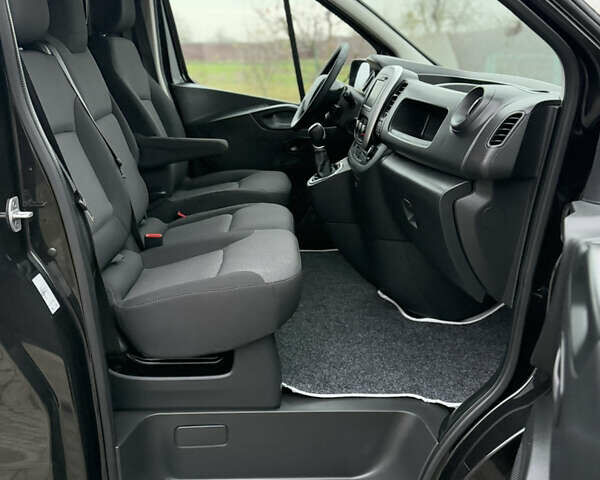 Черный Рено Трафик, объемом двигателя 2 л и пробегом 198 тыс. км за 21850 $, фото 46 на Automoto.ua