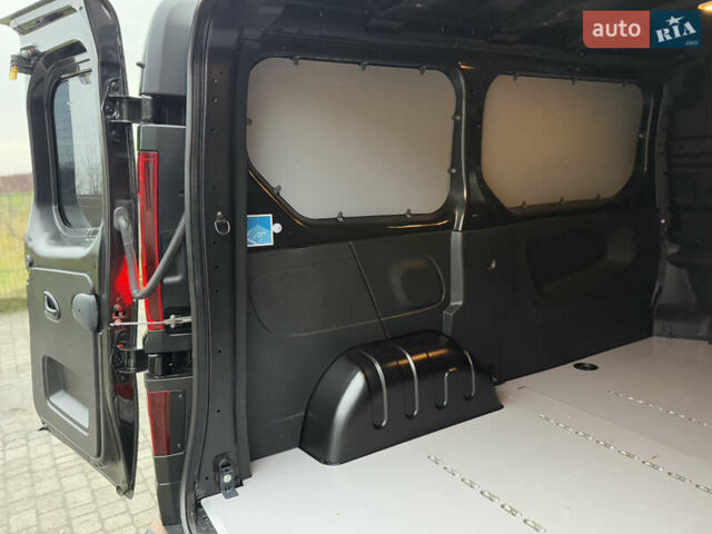 Черный Рено Трафик, объемом двигателя 2 л и пробегом 198 тыс. км за 21850 $, фото 104 на Automoto.ua