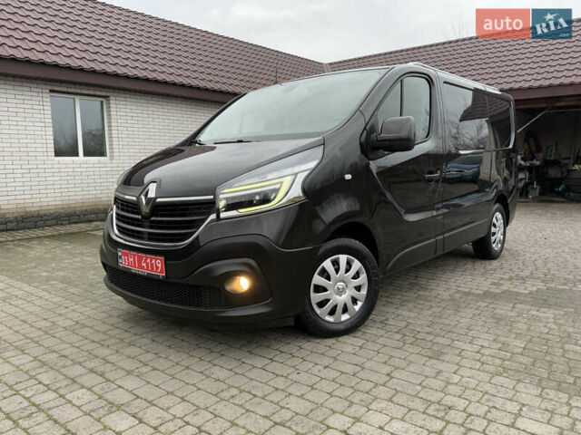 Черный Рено Трафик, объемом двигателя 2 л и пробегом 198 тыс. км за 21850 $, фото 1 на Automoto.ua