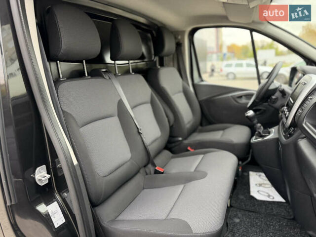 Черный Рено Трафик, объемом двигателя 2 л и пробегом 117 тыс. км за 21300 $, фото 21 на Automoto.ua