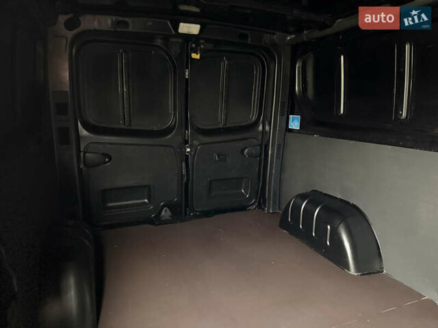 Черный Рено Трафик, объемом двигателя 2 л и пробегом 117 тыс. км за 21300 $, фото 23 на Automoto.ua