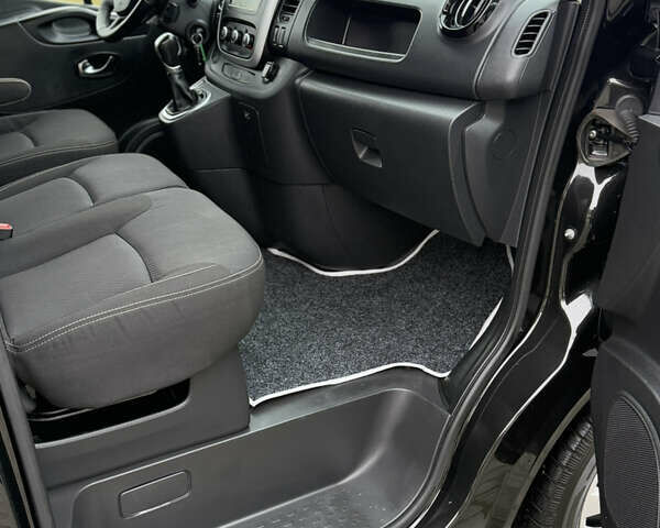 Чорний Рено Трафік, об'ємом двигуна 2 л та пробігом 189 тис. км за 22999 $, фото 41 на Automoto.ua