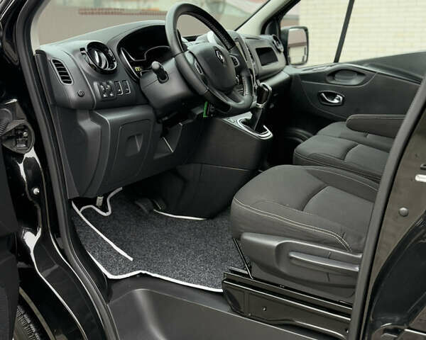 Чорний Рено Трафік, об'ємом двигуна 2 л та пробігом 189 тис. км за 22999 $, фото 58 на Automoto.ua