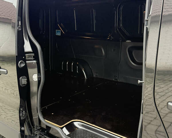 Чорний Рено Трафік, об'ємом двигуна 2 л та пробігом 189 тис. км за 22999 $, фото 85 на Automoto.ua