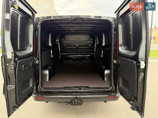 Черный Рено Трафик, объемом двигателя 2 л и пробегом 117 тыс. км за 21300 $, фото 24 на Automoto.ua