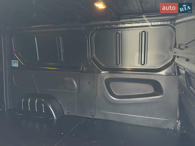 Чорний Рено Трафік, об'ємом двигуна 2 л та пробігом 189 тис. км за 22999 $, фото 88 на Automoto.ua