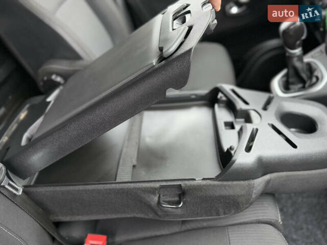 Чорний Рено Трафік, об'ємом двигуна 2 л та пробігом 189 тис. км за 22999 $, фото 44 на Automoto.ua