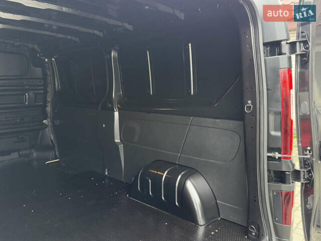Чорний Рено Трафік, об'ємом двигуна 2 л та пробігом 189 тис. км за 22999 $, фото 94 на Automoto.ua
