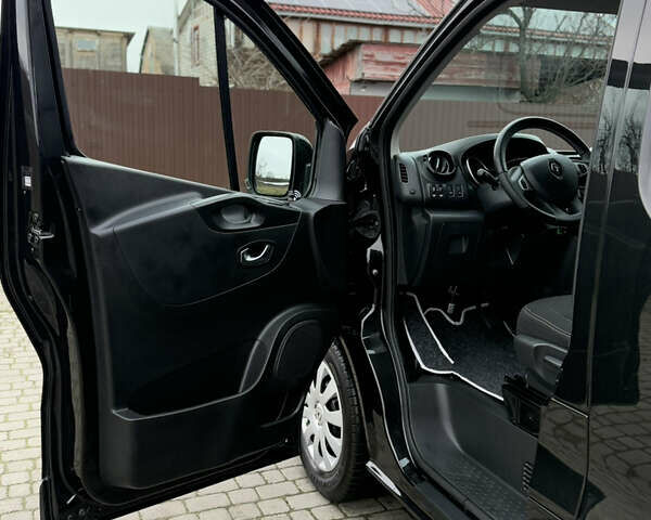 Чорний Рено Трафік, об'ємом двигуна 2 л та пробігом 189 тис. км за 22999 $, фото 54 на Automoto.ua