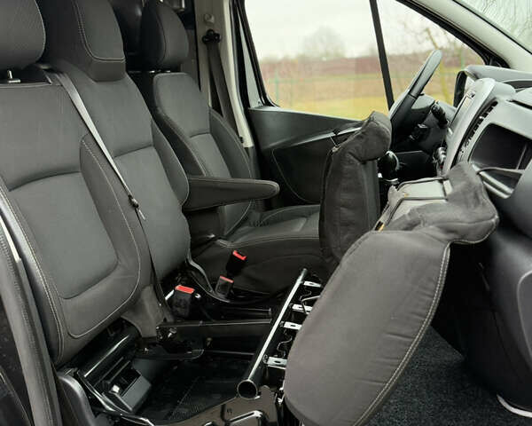 Чорний Рено Трафік, об'ємом двигуна 2 л та пробігом 189 тис. км за 22999 $, фото 46 на Automoto.ua