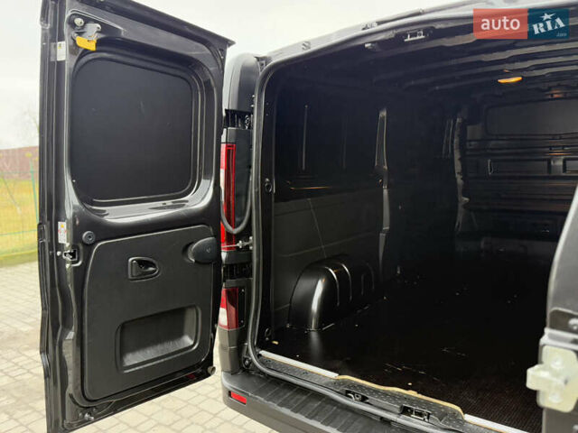 Чорний Рено Трафік, об'ємом двигуна 2 л та пробігом 189 тис. км за 22999 $, фото 90 на Automoto.ua