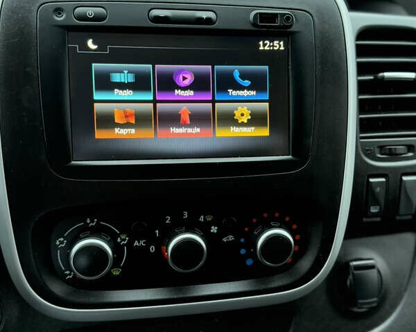 Чорний Рено Трафік, об'ємом двигуна 2 л та пробігом 189 тис. км за 22999 $, фото 71 на Automoto.ua