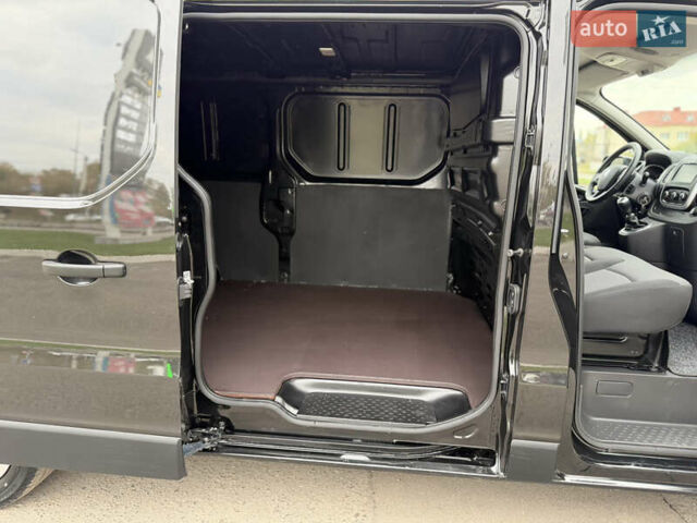 Черный Рено Трафик, объемом двигателя 2 л и пробегом 117 тыс. км за 21300 $, фото 22 на Automoto.ua