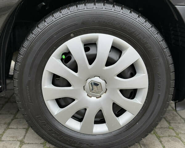 Чорний Рено Трафік, об'ємом двигуна 2 л та пробігом 189 тис. км за 22999 $, фото 101 на Automoto.ua