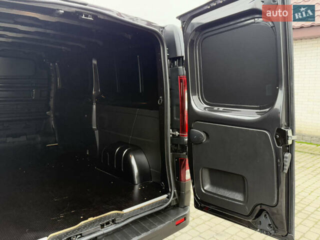 Чорний Рено Трафік, об'ємом двигуна 2 л та пробігом 189 тис. км за 22999 $, фото 91 на Automoto.ua