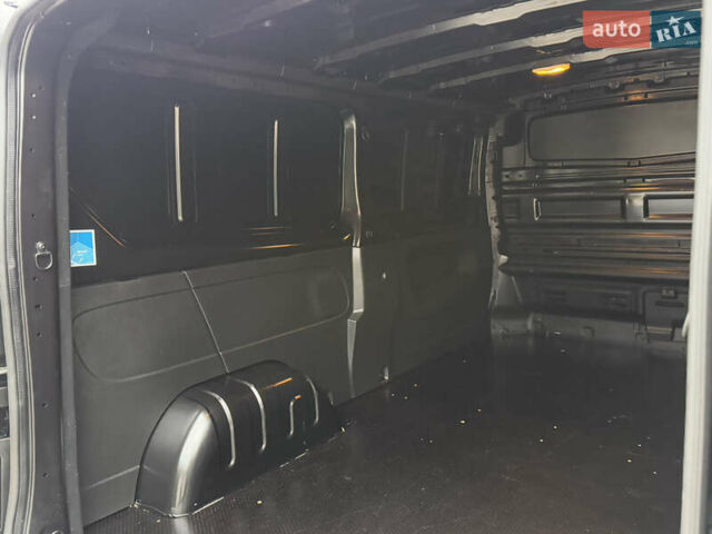 Чорний Рено Трафік, об'ємом двигуна 2 л та пробігом 189 тис. км за 22999 $, фото 93 на Automoto.ua