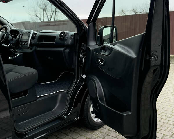 Чорний Рено Трафік, об'ємом двигуна 2 л та пробігом 189 тис. км за 22999 $, фото 38 на Automoto.ua