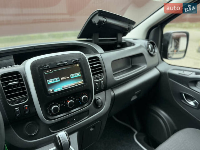 Чорний Рено Трафік, об'ємом двигуна 2 л та пробігом 189 тис. км за 22999 $, фото 77 на Automoto.ua