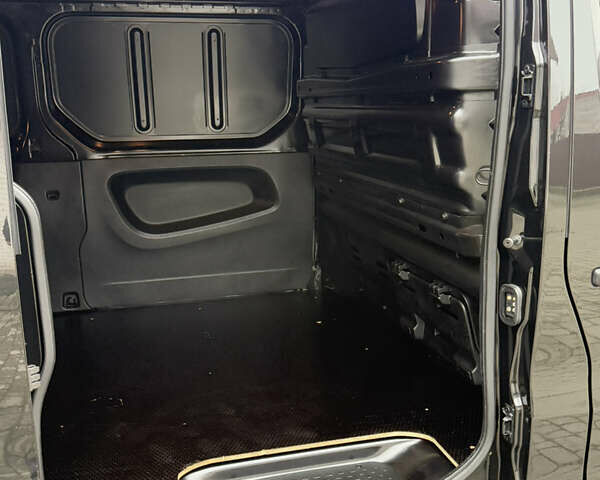 Чорний Рено Трафік, об'ємом двигуна 2 л та пробігом 189 тис. км за 22999 $, фото 83 на Automoto.ua