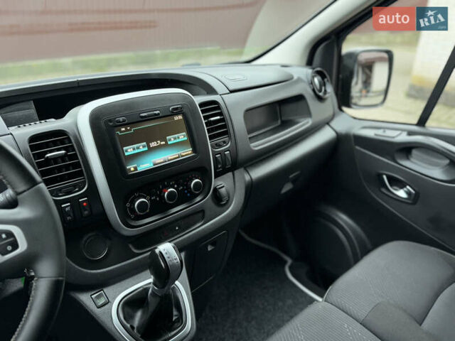 Чорний Рено Трафік, об'ємом двигуна 2 л та пробігом 189 тис. км за 22999 $, фото 75 на Automoto.ua
