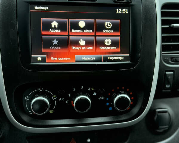 Чорний Рено Трафік, об'ємом двигуна 2 л та пробігом 189 тис. км за 22999 $, фото 72 на Automoto.ua