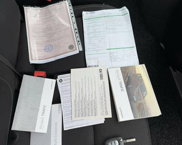 Чорний Рено Трафік, об'ємом двигуна 2 л та пробігом 189 тис. км за 22999 $, фото 82 на Automoto.ua