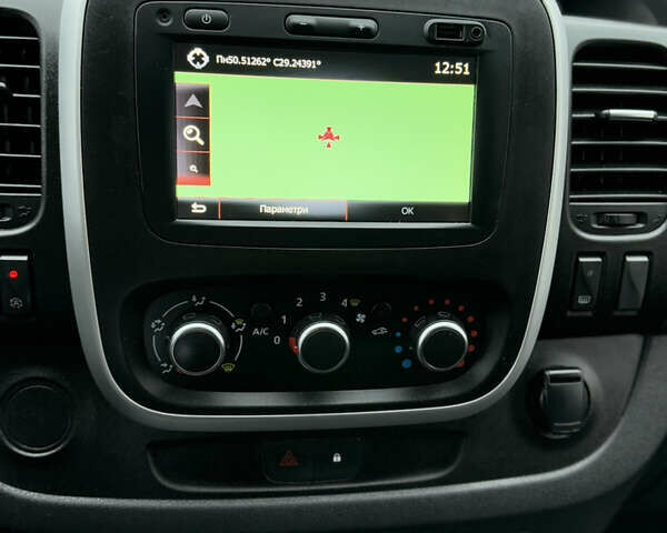 Чорний Рено Трафік, об'ємом двигуна 2 л та пробігом 189 тис. км за 22999 $, фото 73 на Automoto.ua