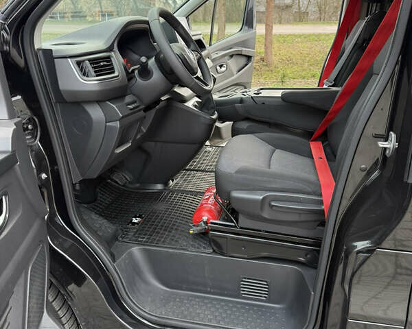 Черный Рено Трафик, объемом двигателя 2 л и пробегом 74 тыс. км за 29900 $, фото 28 на Automoto.ua