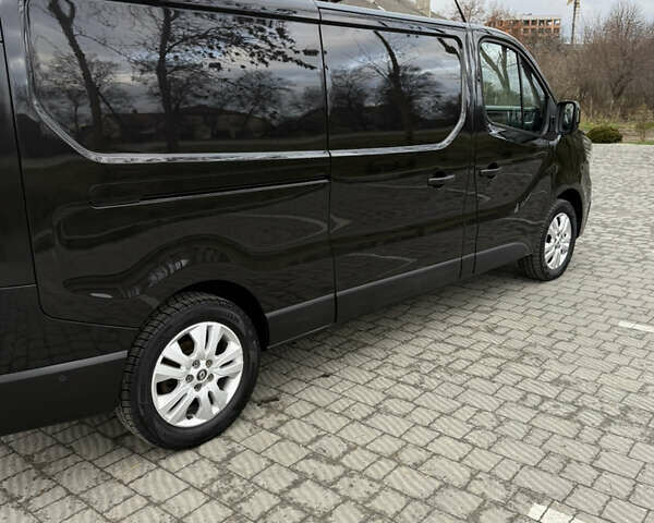 Черный Рено Трафик, объемом двигателя 2 л и пробегом 74 тыс. км за 29900 $, фото 14 на Automoto.ua