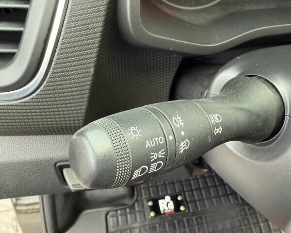 Черный Рено Трафик, объемом двигателя 2 л и пробегом 74 тыс. км за 29900 $, фото 35 на Automoto.ua