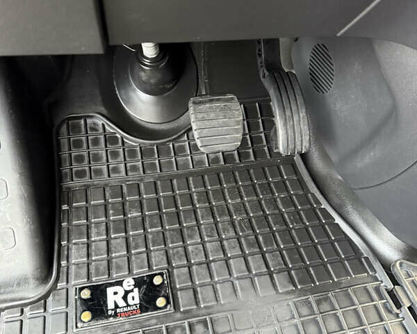 Черный Рено Трафик, объемом двигателя 2 л и пробегом 74 тыс. км за 29900 $, фото 31 на Automoto.ua