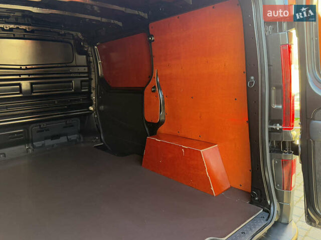 Черный Рено Трафик, объемом двигателя 2 л и пробегом 179 тыс. км за 23450 $, фото 55 на Automoto.ua