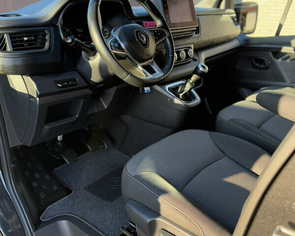 Черный Рено Трафик, объемом двигателя 2 л и пробегом 179 тыс. км за 23450 $, фото 84 на Automoto.ua