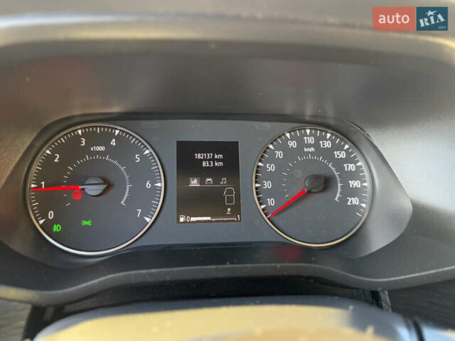 Черный Рено Трафик, объемом двигателя 2 л и пробегом 179 тыс. км за 23450 $, фото 91 на Automoto.ua