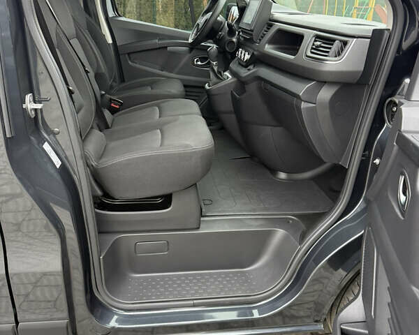 Черный Рено Трафик, объемом двигателя 2 л и пробегом 65 тыс. км за 29900 $, фото 22 на Automoto.ua