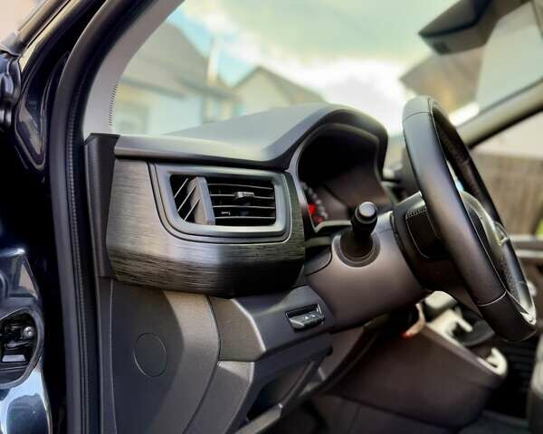 Черный Рено Трафик, объемом двигателя 2 л и пробегом 81 тыс. км за 27900 $, фото 61 на Automoto.ua